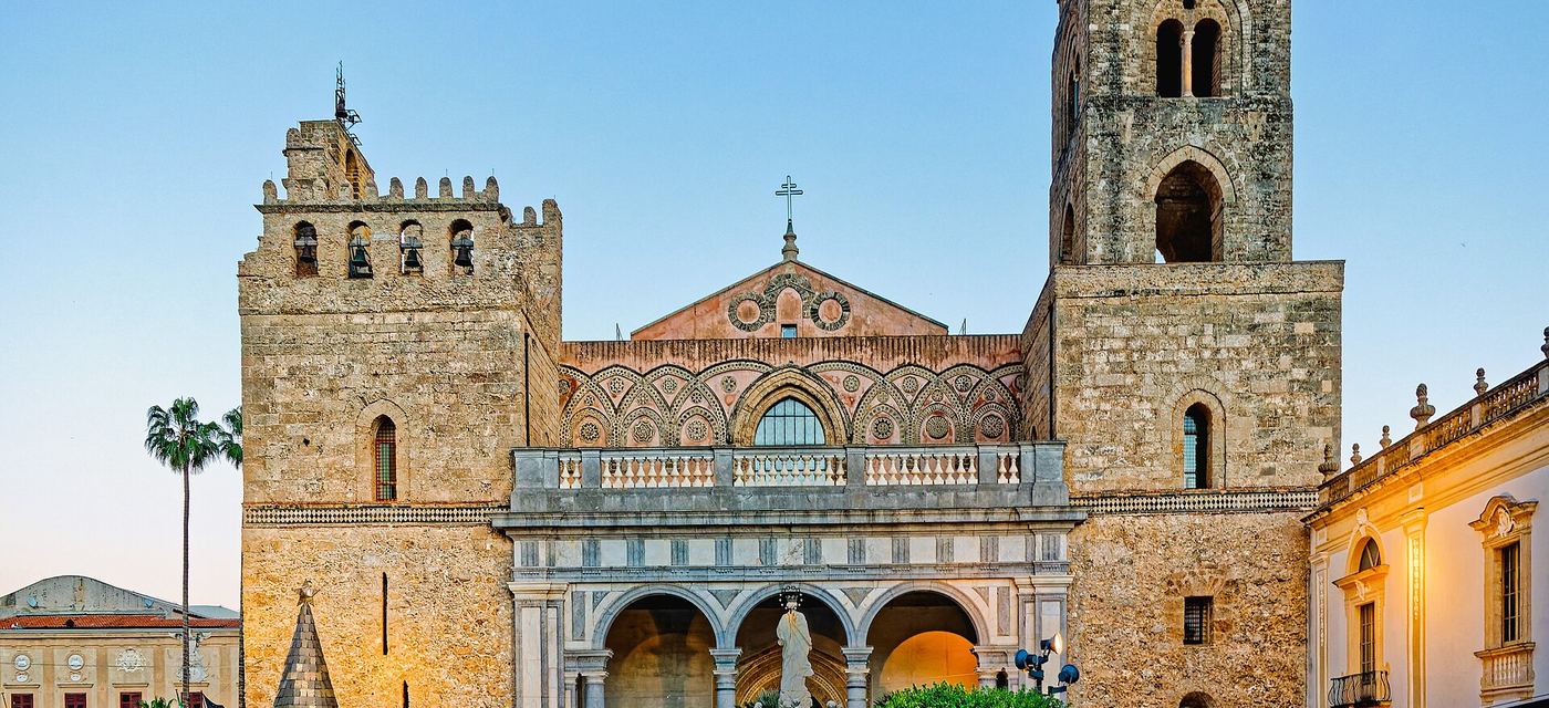 Domkirken i Monreale og klostergangen