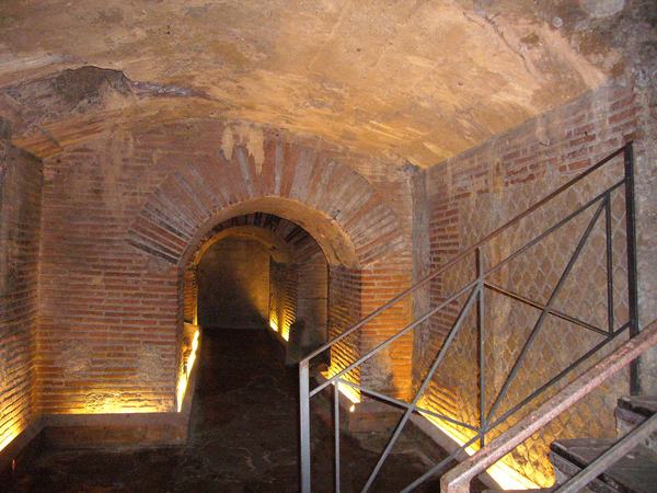 Naples Underground (Napoli Sotterranea)