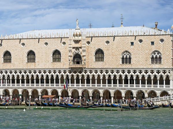 Doge's Palace & Bridge of Sighs